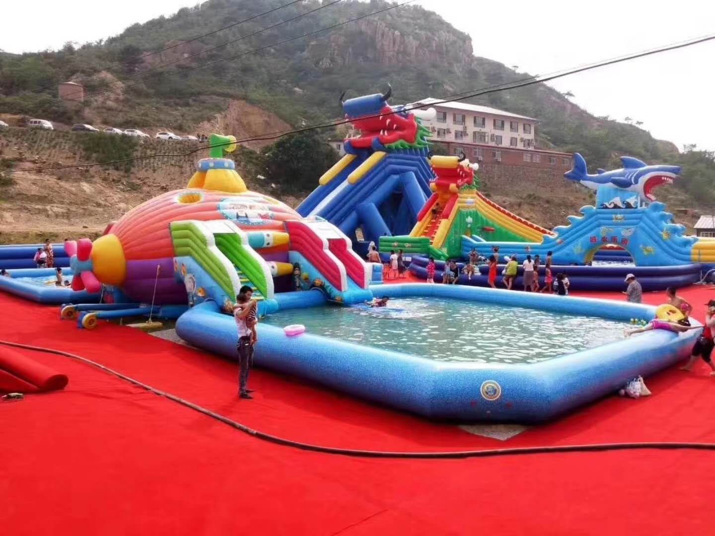 冯坡镇深海潜艇充气水上乐园
